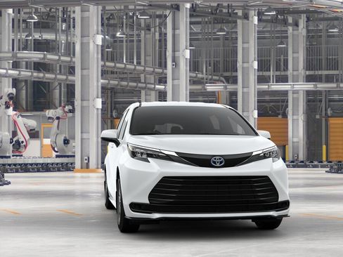New 2025 Toyota Sienna LE image 16