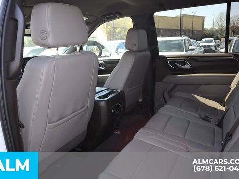 Used 2024 Chevrolet Suburban LT RWD image 18