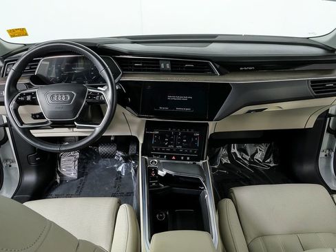 Used 2021 Audi e-tron Prestige w/ Prestige Package image 19