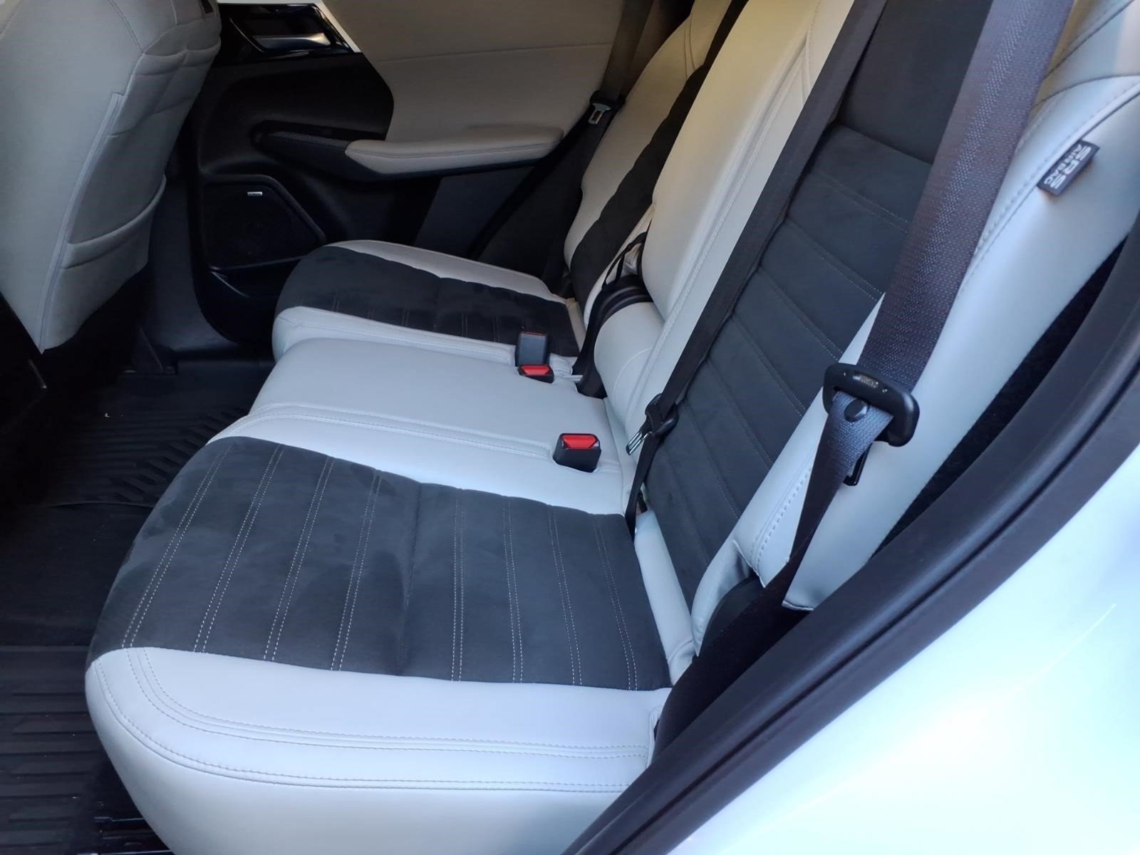 Used 2025 Mitsubishi Outlander SE AWD/4WD image 6