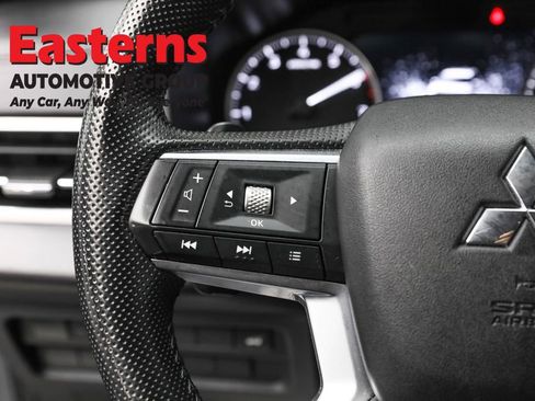Used 2024 Mitsubishi Outlander SE image 15