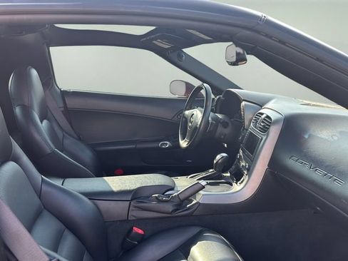 Used 2007 Chevrolet Corvette Coupe w/ Preferred Equipment Group RWD image 10