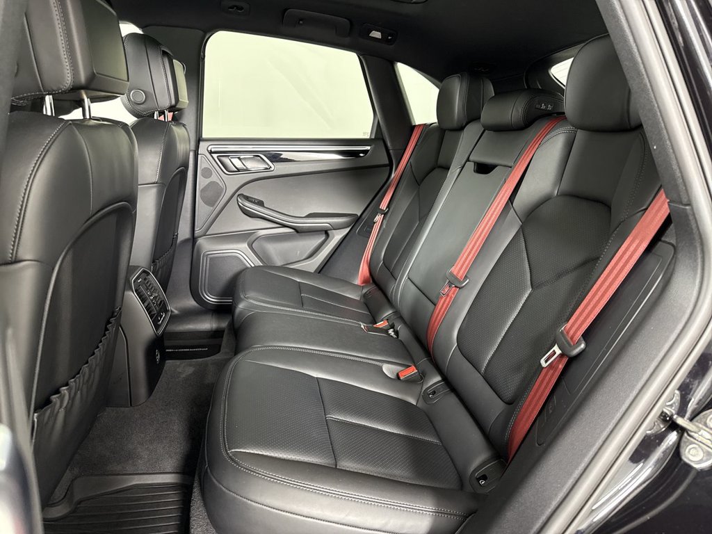 Certified 2023 Porsche Macan AWD/4WD image 22