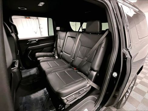 Used 2025 Chevrolet Suburban Z71 image 23