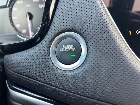 Used 2025 Cadillac XT6 Luxury image 28