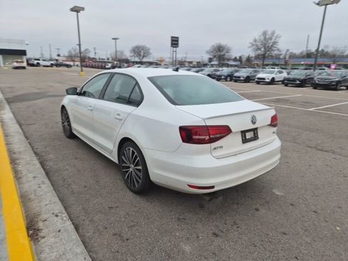Used 2016 Volkswagen Jetta Sport image 9