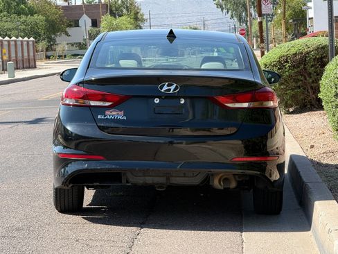 Used 2017 Hyundai Elantra SE FWD image 5