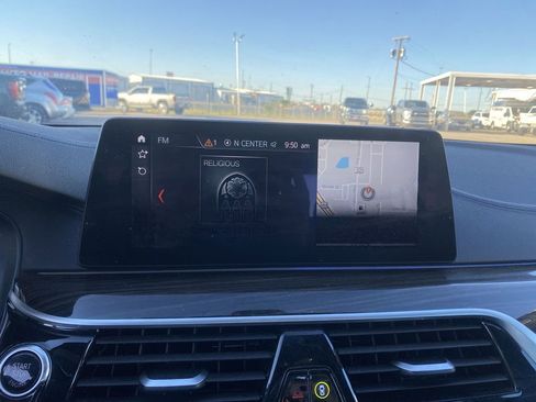 Used 2018 BMW M550i xDrive image 12