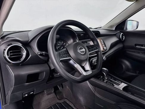 Used 2023 Nissan Kicks SV FWD image 9