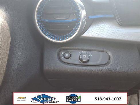 Used 2025 Chevrolet Trax LT w/ LT Convenience Package image 14