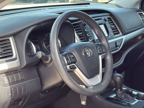 Used 2019 Toyota Highlander Plus image 9