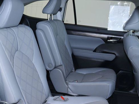 Used 2021 Toyota Highlander Platinum AWD/4WD image 24