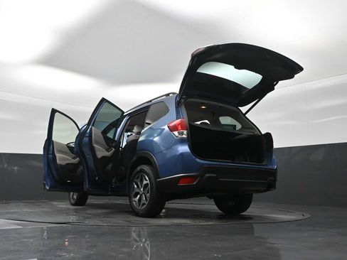 Used 2023 Subaru Forester Premium image 31