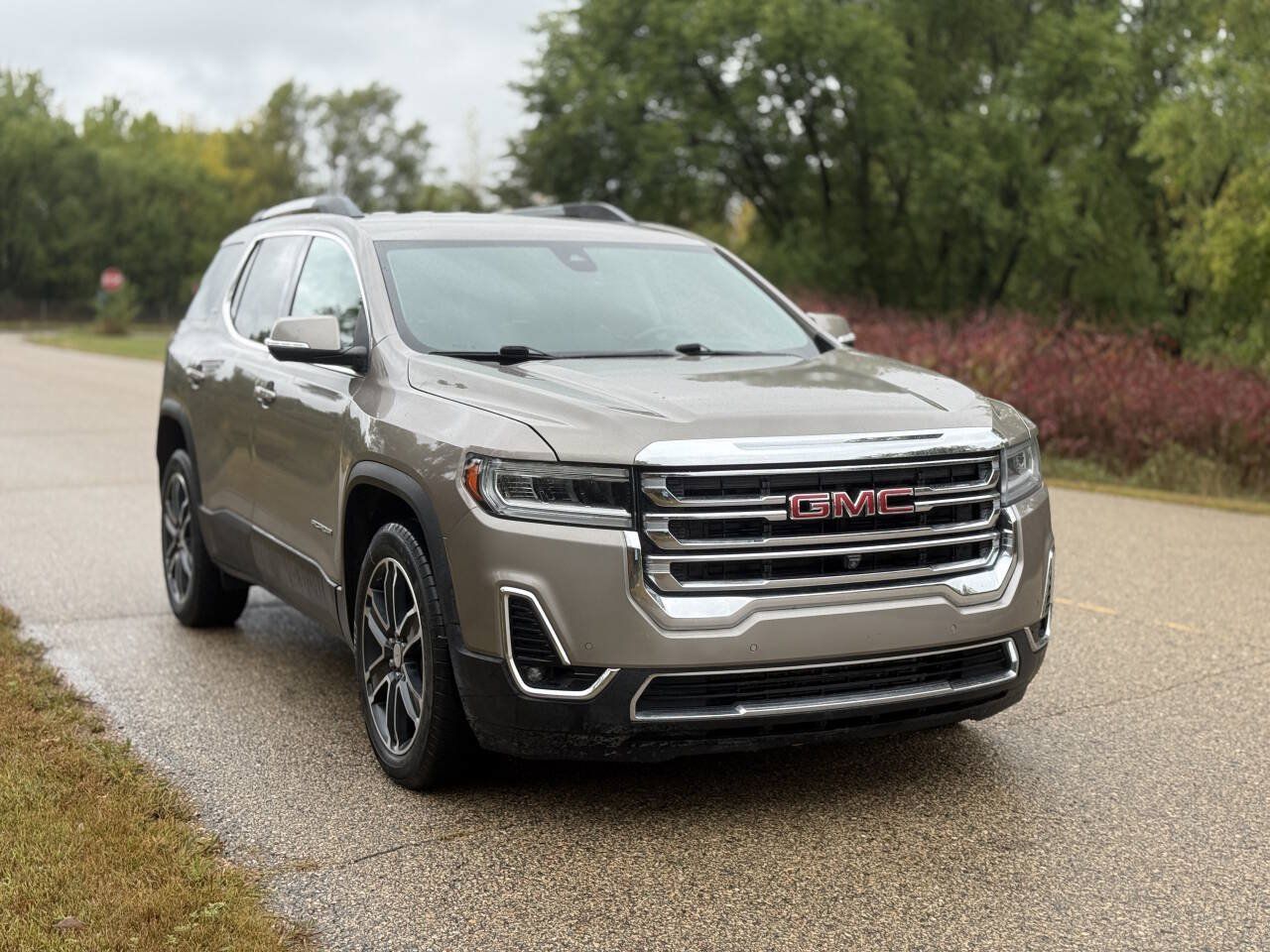 Used 2023 GMC Acadia SLT w/ Technology Package AWD/4WD image 4