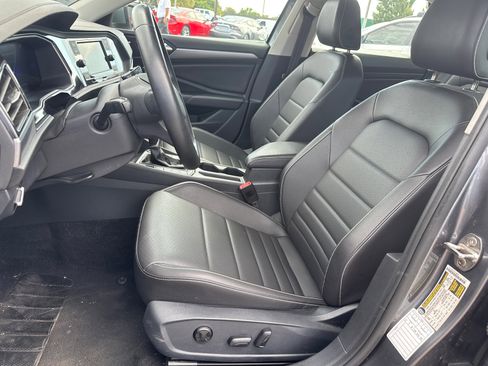 Used 2024 Volkswagen Jetta SE image 8