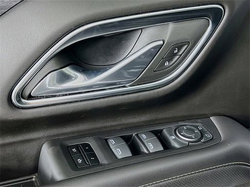 Used 2024 GMC Yukon XL SLT image 9