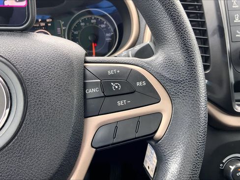 Used 2016 Jeep Cherokee Sport FWD image 24