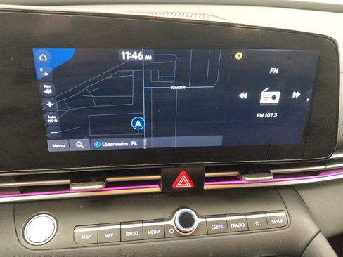 Used 2022 Hyundai Elantra Limited FWD image 25