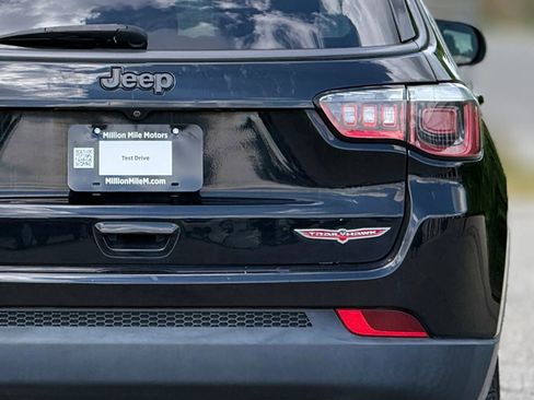 Used 2018 Jeep Compass Trailhawk w/ Leather Interior Group AWD/4WD image 14