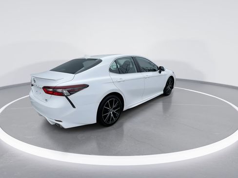 Used 2021 Toyota Camry SE w/ Cold Weather Package image 20