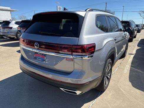 New 2026 Volkswagen Atlas SE FWD image 4