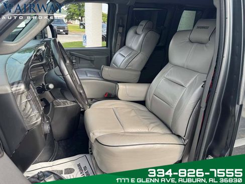 Used 2018 Chevrolet Express 2500 image 10