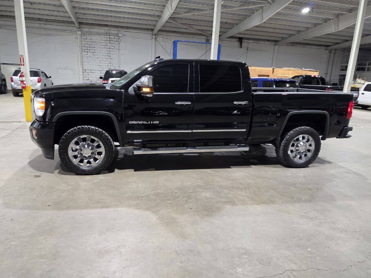 Used 2016 GMC Sierra 2500 Denali w/ Duramax Plus Package AWD/4WD image 5