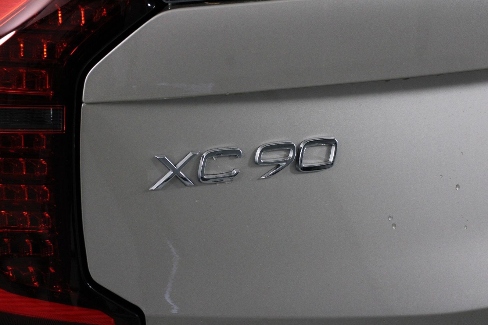 New 2026 Volvo XC90 T8 Plus w/ Protection Package Premier AWD/4WD image 16