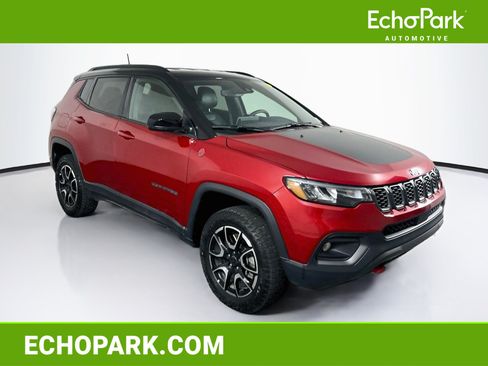 Used 2025 Jeep Compass Trailhawk AWD/4WD image 1