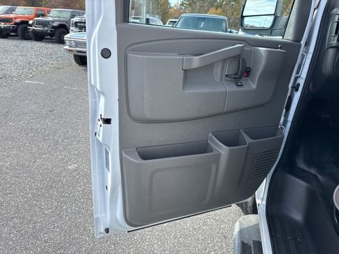 Used 2023 Chevrolet Express 2500 w/ Driver Convenience Package image 18