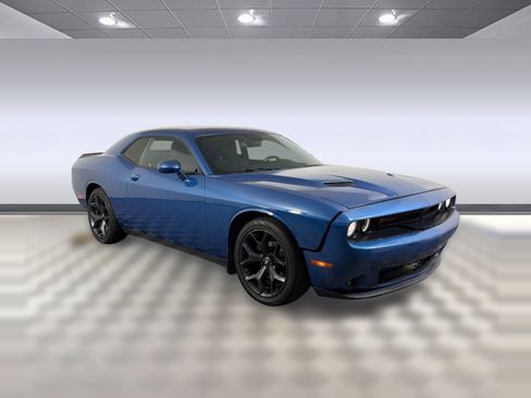Used 2020 Dodge Challenger SXT w/ Blacktop Package image 7