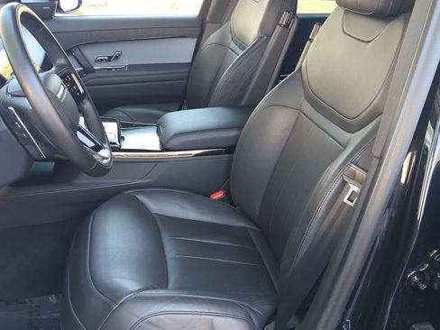 Used 2025 Land Rover Range Rover Sport SE image 16