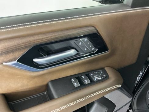 Used 2025 GMC Yukon Denali Ultimate AWD/4WD image 14