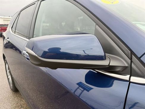 Used 2023 Chevrolet Equinox Premier image 10