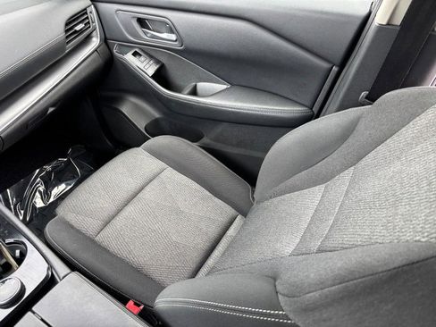 Used 2024 Nissan Rogue SV image 16