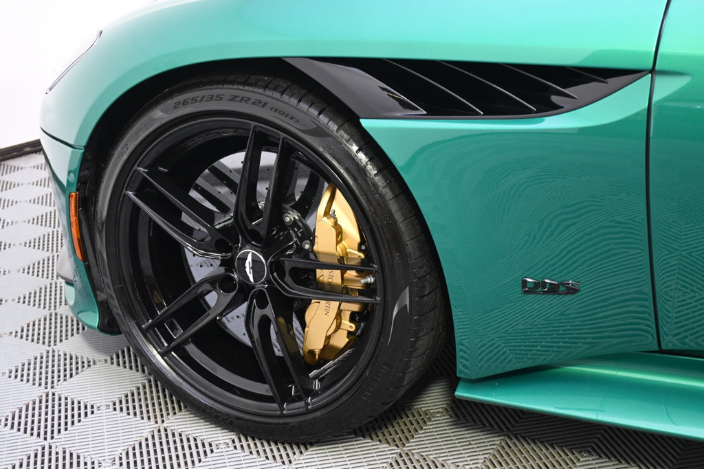 Used 2023 Aston Martin DBS Coupe RWD image 21