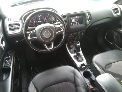 Used 2020 Jeep Compass Latitude image 11