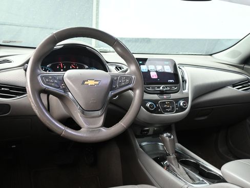 Used 2017 Chevrolet Malibu LT w/ Driver Confidence Package image 19