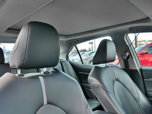 Used 2018 Toyota Camry XSE image 14