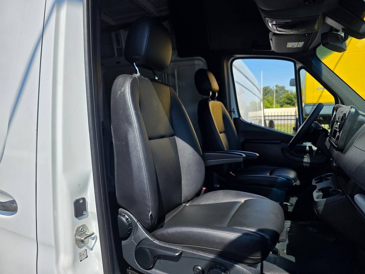 Used 2021 Mercedes-Benz Sprinter 3500 image 9