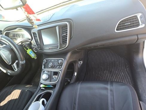 Used 2015 Chrysler 200 Limited w/ Convenience Group image 15