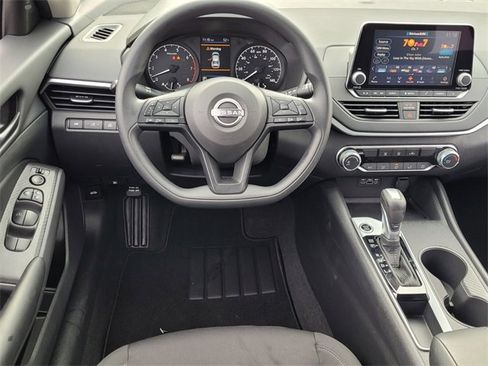 Certified 2025 Nissan Altima 2.5 S image 7