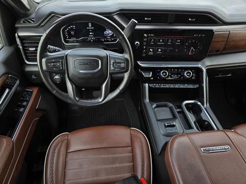 Used 2025 GMC Sierra 2500 Denali Ultimate image 12