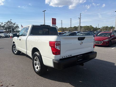 Used 2022 Nissan Titan S image 5