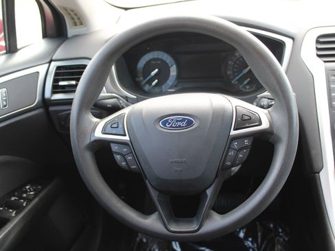 Used 2015 Ford Fusion SE FWD image 12