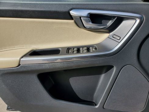 Used 2016 Volvo XC60 T6 w/ Proximity Package image 14