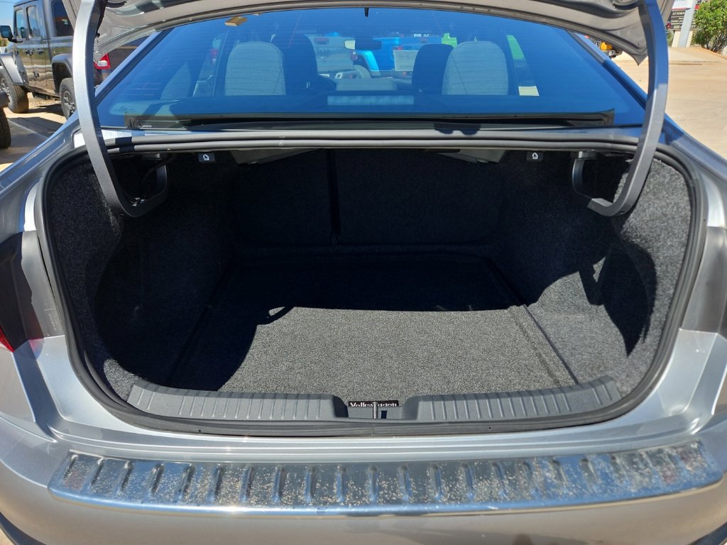 Used 2025 Volkswagen Jetta Sport FWD image 11