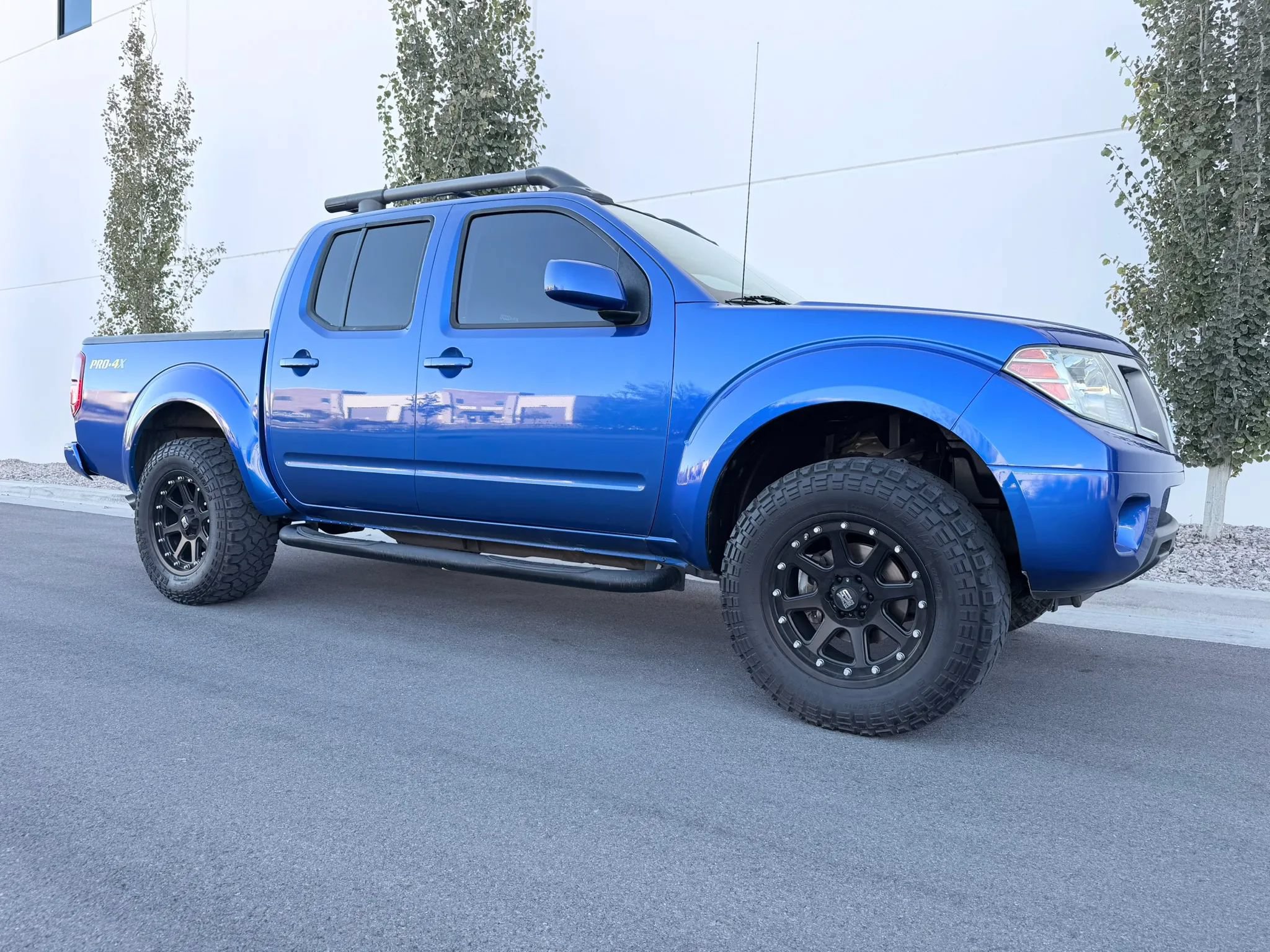 Used 2015 Nissan Frontier PRO-4X w/ Pro-4x Luxury Package AWD/4WD image 3