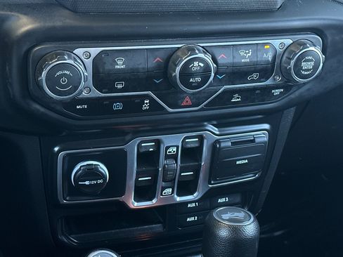 Used 2023 Jeep Wrangler Unlimited AWD/4WD image 19