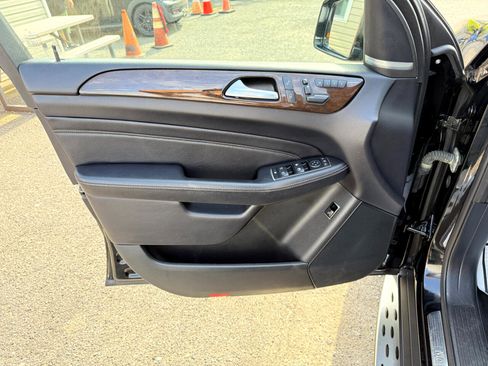 Used 2015 Mercedes-Benz ML 350 ML350 4MATIC w/ Premium 1 Package image 16